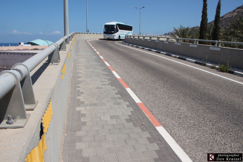 גשר לנדאו, הכניסה אל נאות פרס מכיוון כביש פלימן חיפה (צילום: דב קרייזל 052-2561272)