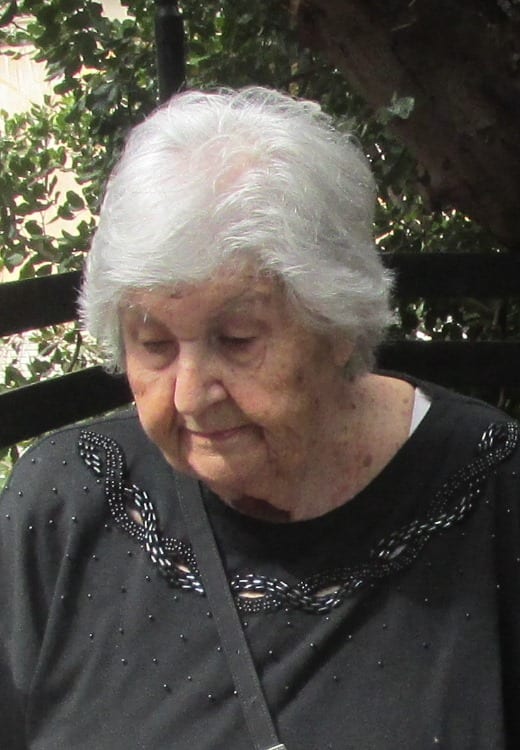 הודזביט, התייתמה בשואה וניצלה יחד עם אחיה ואחותה.
