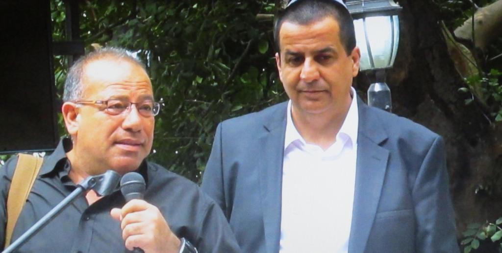 מנכ"ל העמותה שמעון סבג והנציג הפלסטיני באסם עיד. צילום: סמר עודה