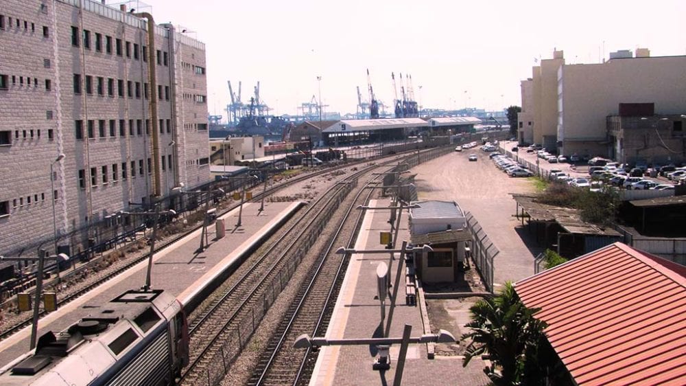 מסילת_הרכבת_-_מבט_מהגשר_לנמל_חיפה.JPG
