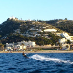 גלישת קייטסרפינג ברוח חמציצית – צפונית מזרחית בחוף הכנסייה (צילום – ירון כרמי)