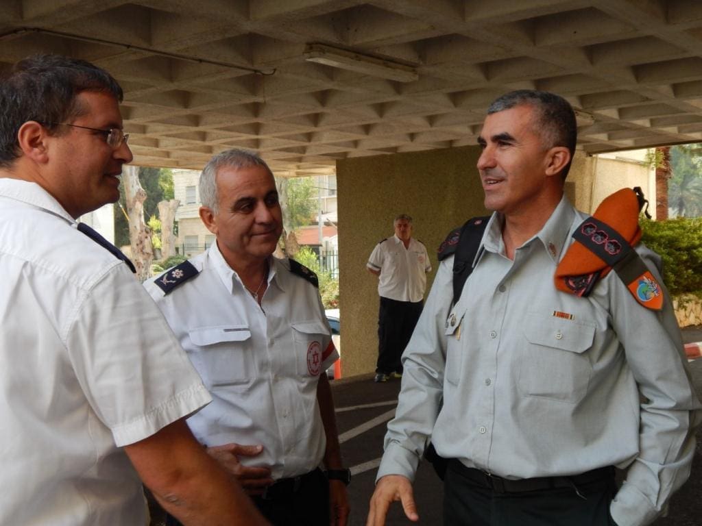 מפקד_מחוז_חיפה_בפקער_אלוף_משנה_מוניב_עמר_עם_מנהל_מרחב_כרמל_במדא_מגן_שמעון_ביטון.jpg
