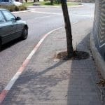 המדרכות_סביב_האצטדיון_-_צרות__מסוכנות_ולא_תקניות_-_1