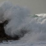 גל סערה ים סוער גלים (צילום: אקי פלקסר)