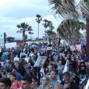 הפגנה המונית בקריית חיים נגד הזיהום והתחלואה – יולי 2015 (צילום: מתן כרמי)