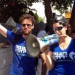 05_-_רויטל_גולדשמיד_ואופיר_אלון_בהפגנה_נגד_זיהום_האויר