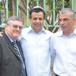05_-_השר_כחלון_בביקור_עם_שמעון_סבג_והכומר_מלקולם_הדינג_בעמותת_יד_עזר_לחבר-בית_חם_לניצולי_שואה