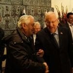 לחיצת_יד_חמה_-_הנשיא_ריבלין_וניצול_שואה_מיד_עזר_לחבר