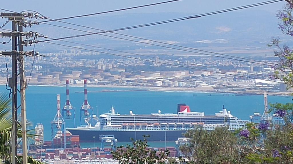 ספינת טיולים - קווין מרי 2 - Queen Mary 2 (צילום: חיים כהן)