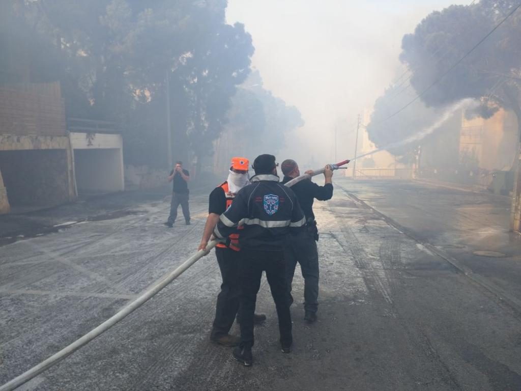 השרפה הגדולה בחיפה - רחוב איינשטיין (צילום: דוברות כבאות והצלה)