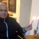 נר_ראשון_בבית_משפחת_ארזי_בטירת_הכרמל._אברהם_ארזי_מאחל_ערב_טוב_לקוראי_חי_פה_וחג_חנוכה_שמח_לכל_הצוות_חי_פה