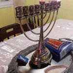 נר_ראשון_בבית_משפחת_סמליאן_בחיפה_בחיפה._צילום_-_איריס_סמליאן