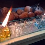 נר_ראשון_של_חנוכה_בבית_משפחת_כרמי._צילום_-_ירון_כרמי