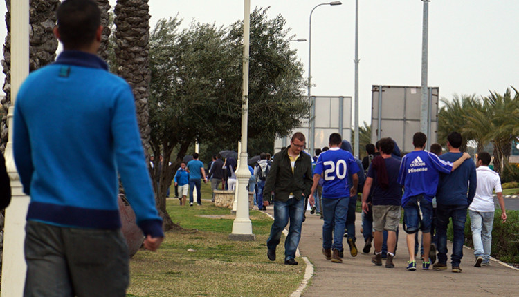 אוהדי נבחרת ישראל נוהרים לאצטדיון הכדורגל סמי עופר (ארכיון) (צילום: ירון כרמי)