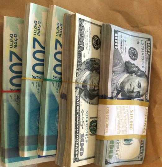 שטרות כסף מזומן - ארכיון (צילום: משטרת ישראל)