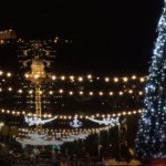 שדרות בן גוריון בעת החג של החגים – עץ חג המולד וקישוטי תאורה