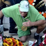ג'ורג' ואסילי בהלווייתו של ג'וני הרדי בחיפה (צילום: חגית אברהם)