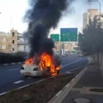 רכב עלה באש בכביש מעלה הגיבורים בחיפה (צילום: כב"ה מחוז חוף)