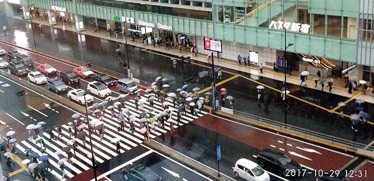 הכניסה לתחנת שינג'וקו בטוקיו (צילום – ירון חנן)