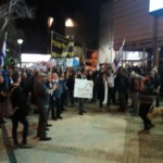 הפגנה נגד המושחתים – רחבת האודיטוריום בחיפה (צילום – ברוך ליבמן)