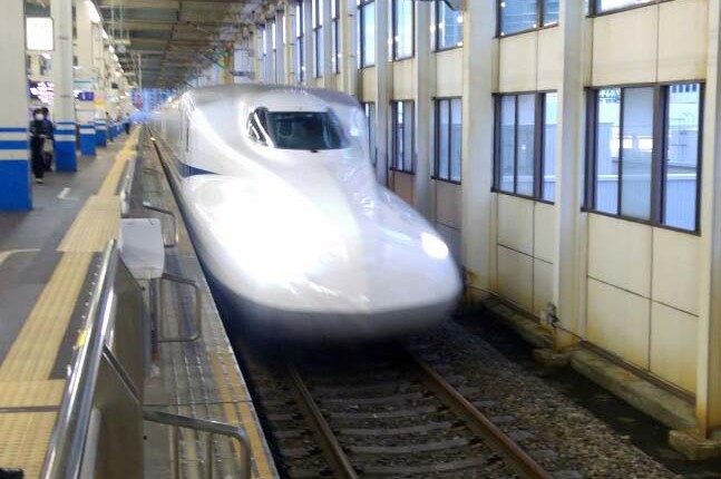 השינקנסן – רכבת הקליע המהירה והמדהימה ביותר בעולם (צילום – ירון חנן)