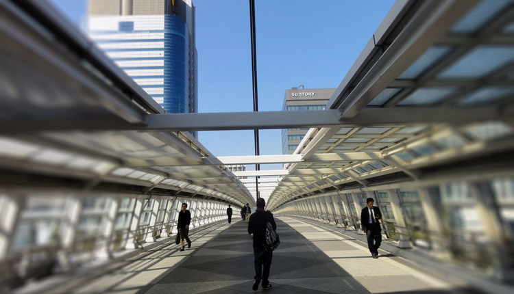 מעבר הולכי רגל בטוקיו – יפן (צילום – ירון חנן)