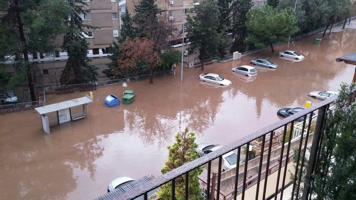 הצפה קשה ונזק אדיר למכוניות ברחוב אבא הילל סילבר - לייד בית אבא חושי בחיפה - 2018 (צילום - ענת קוטלר)