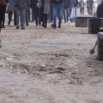 חול כיסה את הטיילת – נזקים בטיילת חוף דדו בחיפה לאחר הסערה 20.01.2018 (צילום – ירון כרמי)