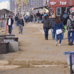 טיילת מכוסה בחול – נזקים בטיילת חוף דדו בחיפה לאחר הסערה 20.01.2018 (צילום – ירון כרמי)