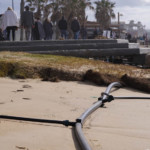 מערכת ההשקיה נחשפה – נזקים בטיילת חוף דדו בחיפה לאחר הסערה 20.01.2018 (צילום – ירון כרמי)