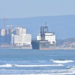 ספינת המשא דיאנה תקועה בים צפונית לקריית ים (צילום – חיים נתיב)