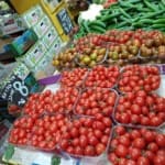 עגבניות בשוק תלפיות (צילום – בן סער)