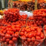 עגבניות שרי – שוק תלפיות (צילום – עמרי שפר)