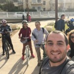 רוכבי אופניים בחיפה (צילום: עומרי שפר)