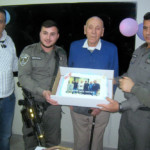 שוטרי משמר הגבול חגגו יום הולדת 91 מרגשת לניצול שואה בחיפה 24.1.2018 (צילום – אדיר יזירף)