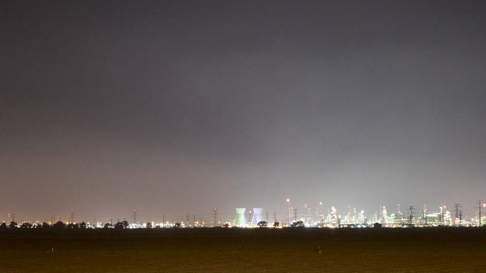 זיהום אוויר בחיפה - צילום לילה