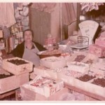 חנות שוקולד בשוק תלפיות – 1950 (התמונה באדיבות חנה מורג)