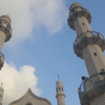 המסגד בעל שני הצריחים של העדה האחמדית בחיפה