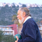 שחקן כדורת דשא בחיפה (צילום – ירון כרמי)