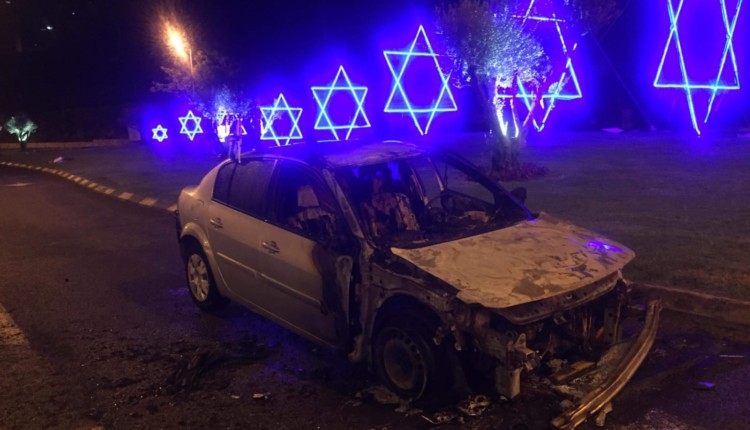 רכב נשרף בחיפה (צילום – איז'ו שיינברגר)