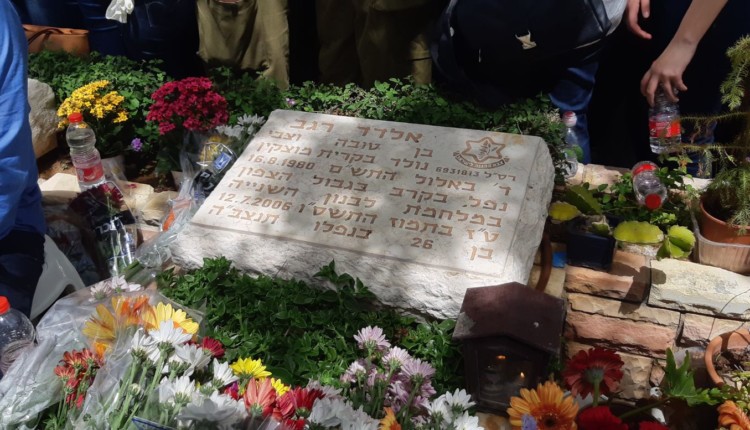 קברו של אלדד רגב ז"ל – טקס הזיכרון בבית העלמין בחיפה