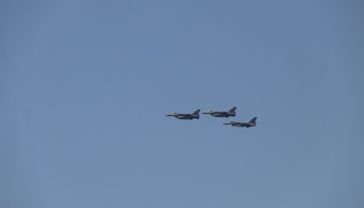 מטוסי F16 מעל חיפה במטס חיל האוויר (צילום – איציק שכטר)