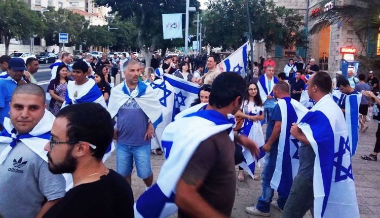 הפגנת תמיכה בחיילי צה"ל הלוחמים בעזה – חיפה – שדרות בן גוריון (צילום – דודי מיבלום)