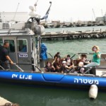ילדים מטורקיה בשייט בספינת הצרעה של משטרת ישראל – משמר החופים (צילום – משטרת ישראל)