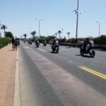 שוטרי משטרת ישראל סוגרים את דבוקת הרוכבים בחיפה – שדרות ההגנה (צילום – נבון חי)