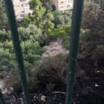 הגדר בה בוצעו עבודות הריתוך – השרפה ברחוב דרייפוס 25/7/2018 (צילום – יעל אריאל)