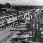 רציף חיפה מזרח 1945 הרכבת ממצריים. ברקע מוסך הקטרים של רכבת העמק ההיסטורית. היום בניין המוזיאון