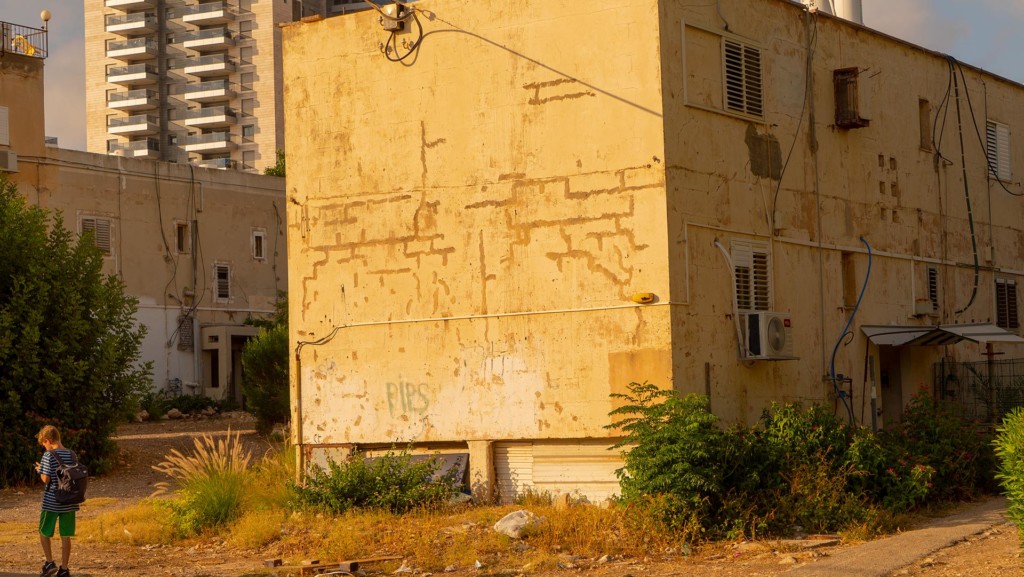 בית מתפורר בשכונת נווה דוד בחיפה - אוגוסט 2018 (צילום: ירון כרמי)