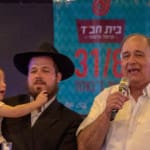 יונה יהב והרב יהודה גינזבורג בקבלת שבת קהילתית (צילום: ירון כרמי)