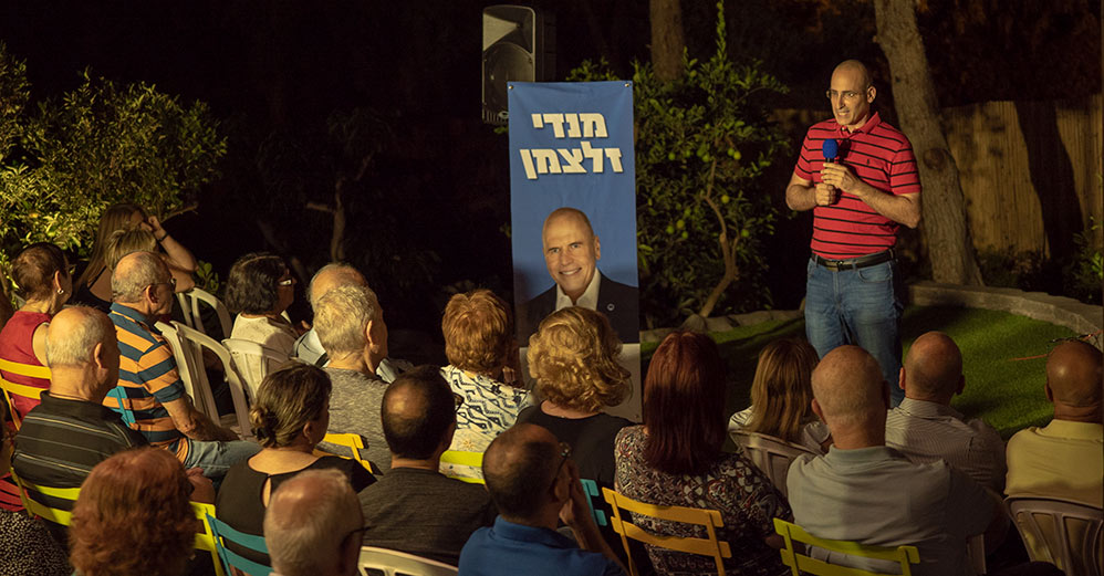 חנן מרקוביץ בחוג בית של מנדי זלצמן - המועמד לראשות העיר חיפה - ספטמבר 2018 (צילום: ירון כרמי)